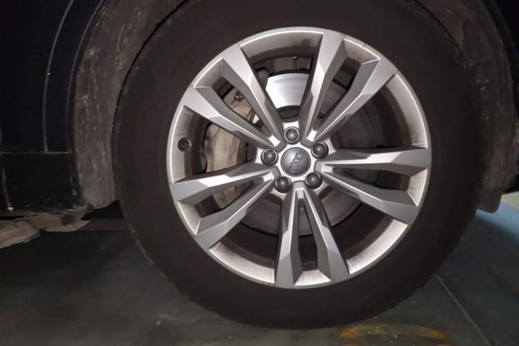 Used Audi Q7 2016 45 TFSI Technology Edition Right Front Wheel Hub
