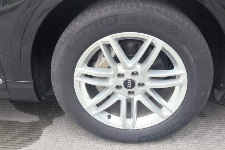 Used Audi Q7 2016 40 TFSI S line Sport Edition Right Front Wheel Hub