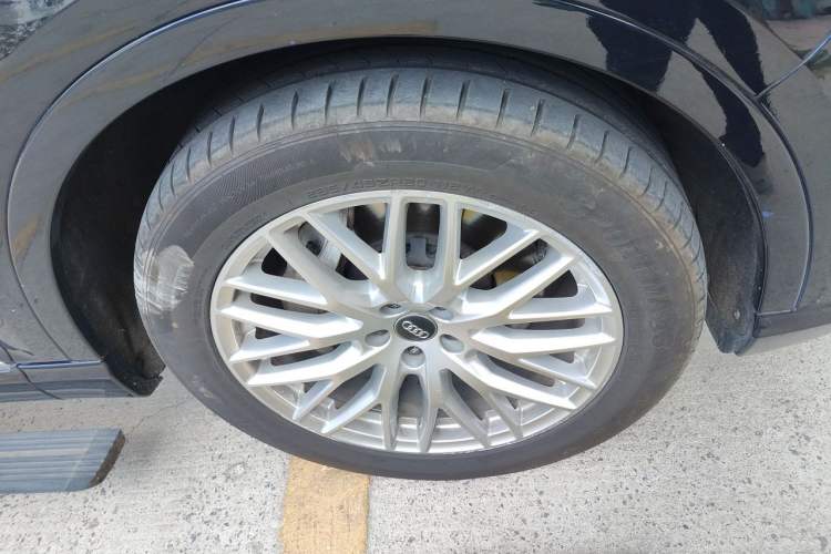 Used Audi Q7 2016 45 TFSI Technology Edition Right Front Wheel Hub