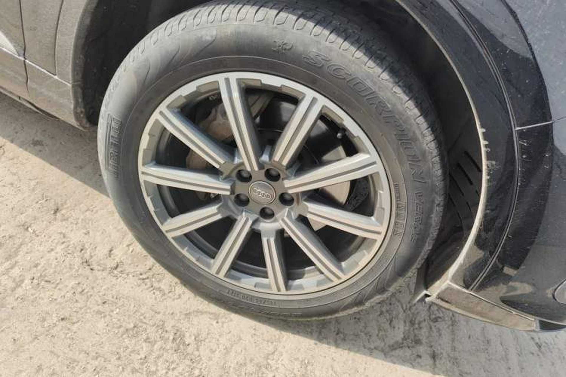Used Audi Q7  Right Front Wheel Hub