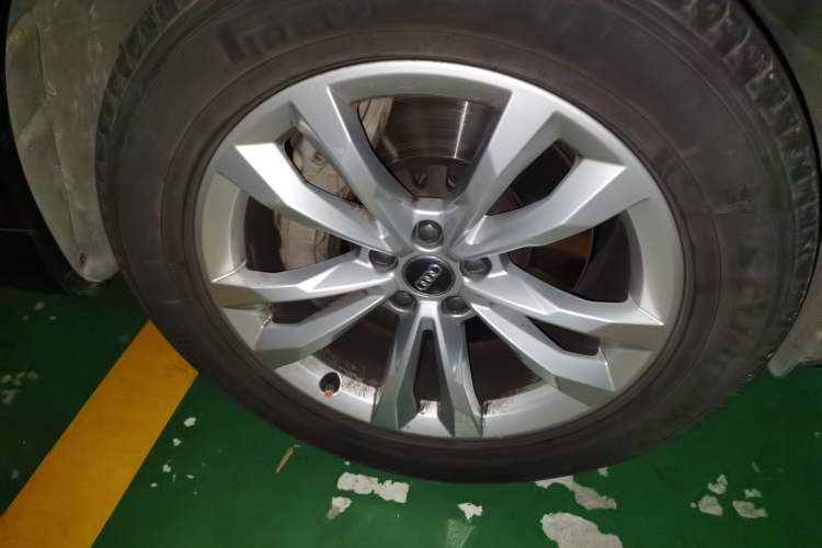 Used Audi Q7 2016 40 TFSI Comfort Model Right Front Wheel Hub