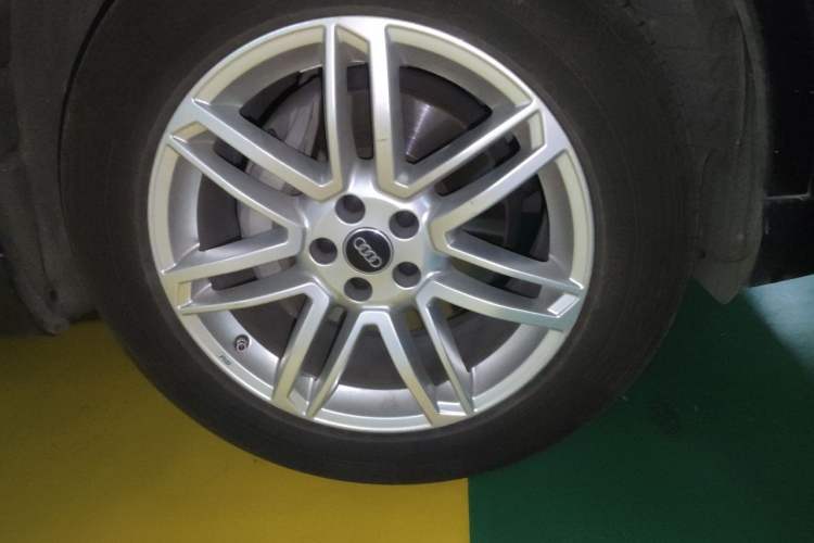 Used Audi Q7 2016 40 TFSI S line Sport Edition Right Front Wheel Hub