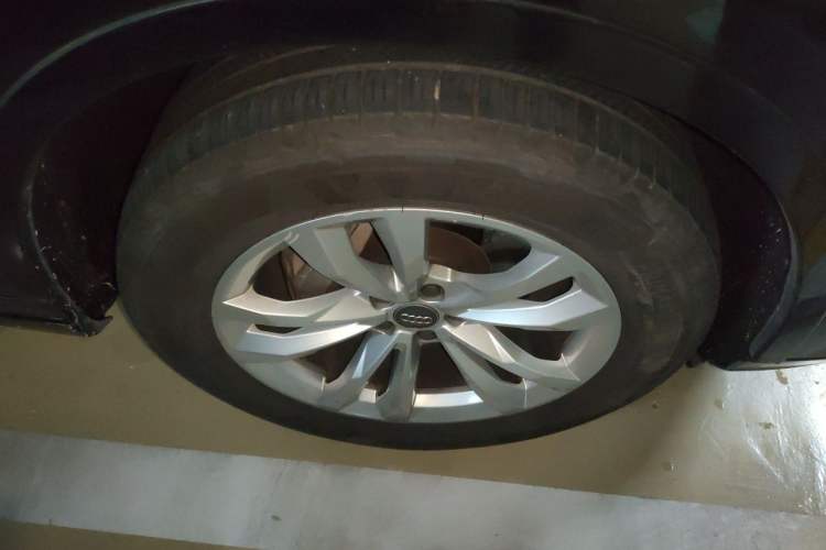 Used Audi Q7 2016 40 TFSI Comfort Model Right Front Wheel Hub