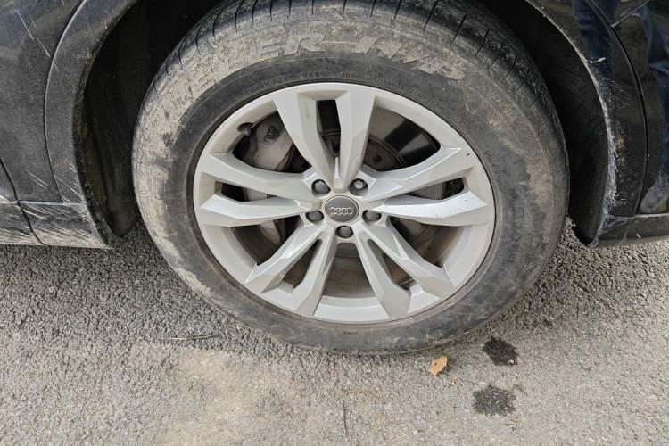 Used Audi Q7 2016 45 TFSI Technology Edition Right Front Wheel Hub