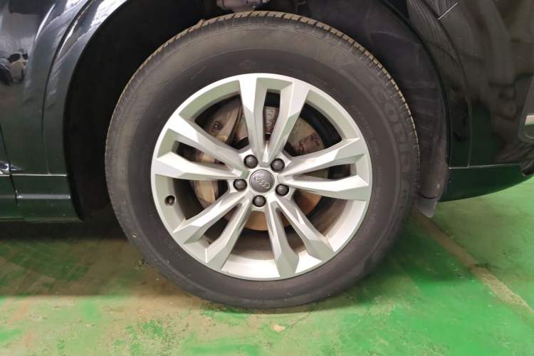 Used Audi Q7 2016 40 TFSI Comfort Model Right Front Wheel Hub