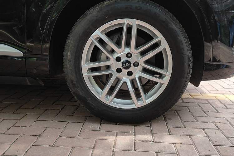 Used Audi Q7 2016 40 TFSI S line Sport Edition Right Front Wheel Hub
