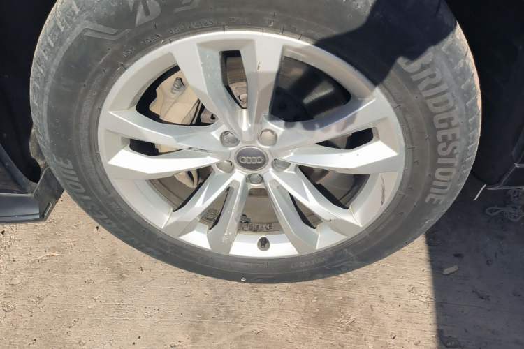 Used Audi Q7 2016 45 TFSI Technology Edition Right Front Wheel Hub