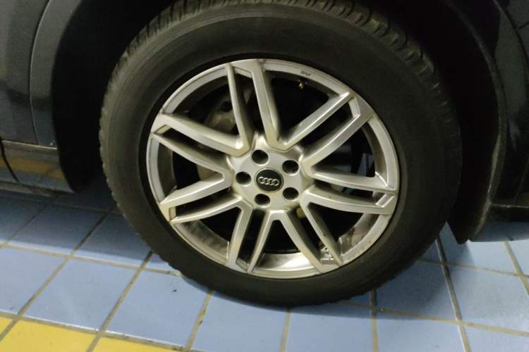 Used Audi Q7 2016 40 TFSI S line Sport Edition Right Front Wheel Hub