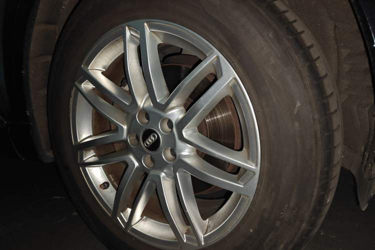 Used Audi Q7 2016 40 TFSI Comfort Model Right Front Wheel Hub