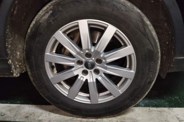 Used Audi Q7 2016 40 TFSI Comfort Model Right Front Wheel Hub