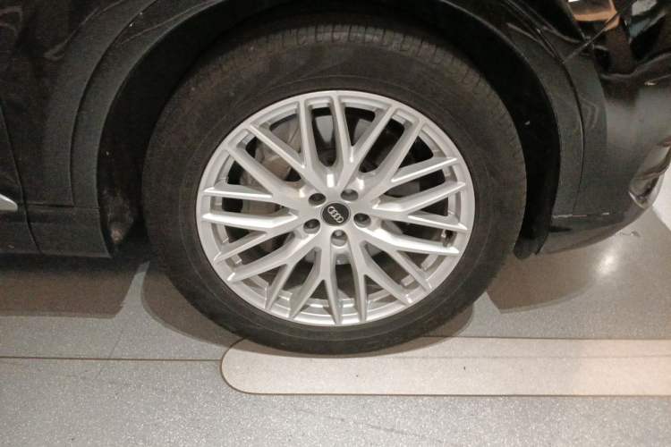 Used Audi Q7 2016 45 TFSI Technology Edition Right Front Wheel Hub