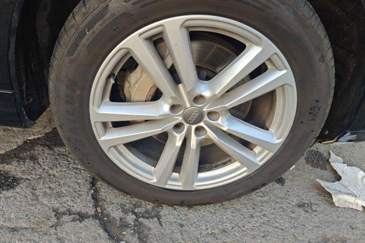 Used Audi Q7 2016 45 TFSI Technology Edition Right Front Wheel Hub