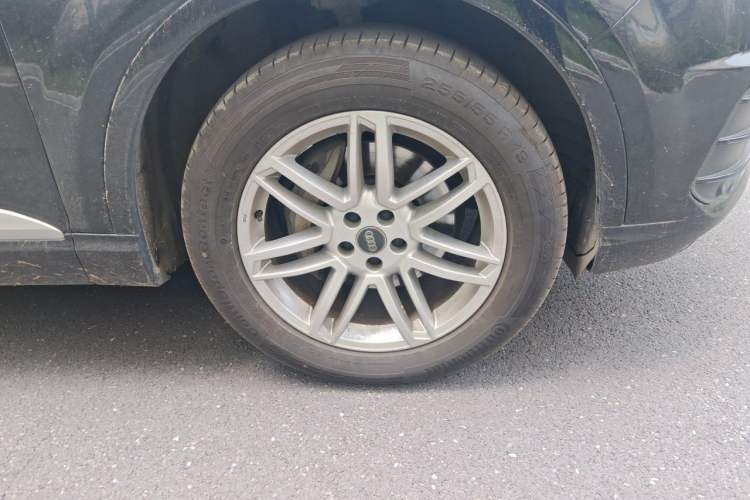 Used Audi Q7 2016 40 TFSI Comfort Model Right Front Wheel Hub