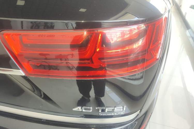 Used Audi Q7 2016 40 TFSI Comfort Model Right Rear Taillight