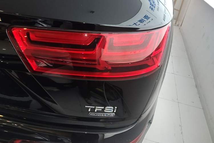Used Audi Q7 2016 40 TFSI U.S. Specification Right Rear Taillight