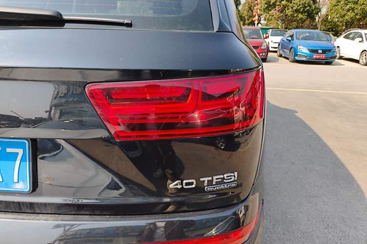 Used Audi Q7 2016 40 TFSI Comfort Model Right Rear Taillight