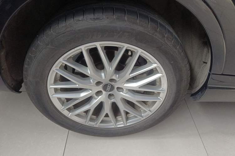 Used Audi Q7 2016 45 TFSI S line Sport Edition Right Rear Wheel Hub