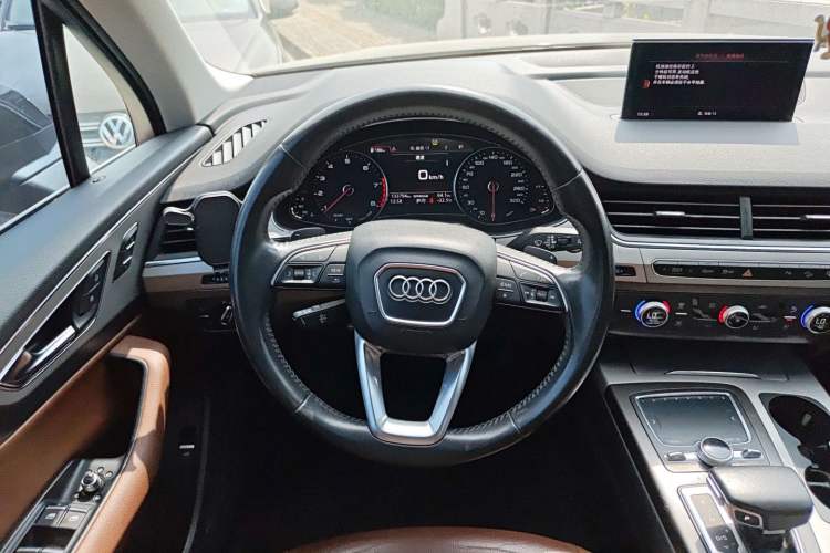 Used Audi Q7 2016 40 TFSI Comfort Model Steering Wheel