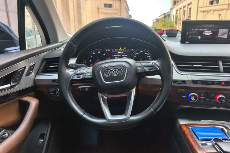 Used Audi Q7 2016 40 TFSI Comfort Model Steering Wheel