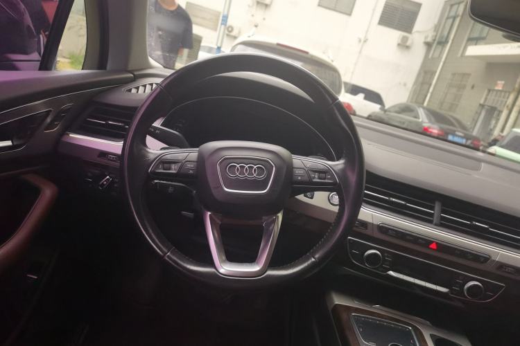 Used Audi Q7 2016 45 TFSI Technology Edition Steering Wheel
