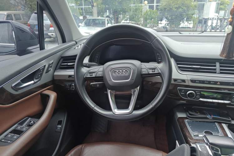 Used Audi Q7 2016 45 TFSI Technology Edition Steering Wheel