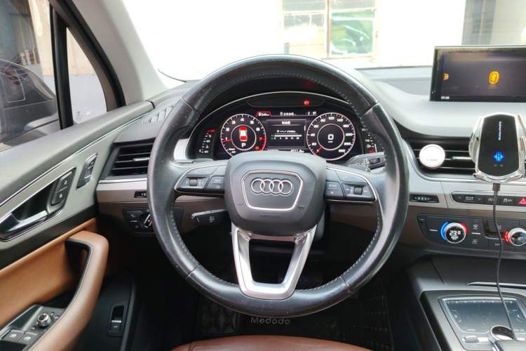 Used Audi Q7 2016 40 TFSI S line Sport Edition Steering Wheel
