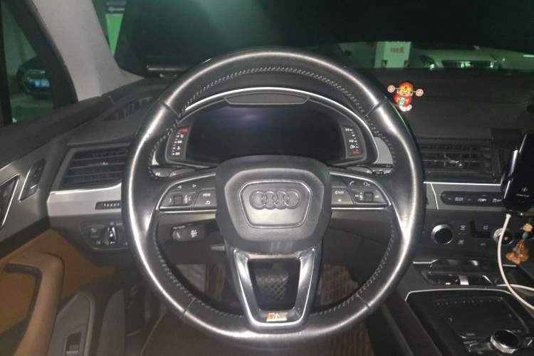 Used Audi Q7 2016 40 TFSI Comfort Model Steering Wheel