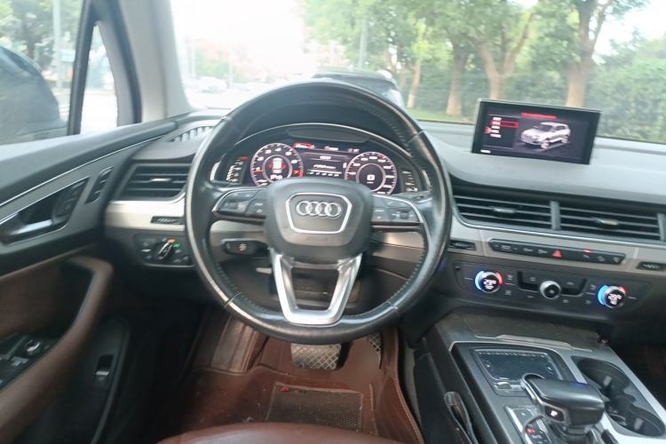 Used Audi Q7 2016 40 TFSI Comfort Model Steering Wheel