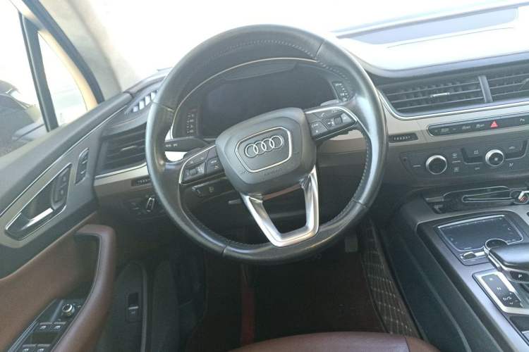 Used Audi Q7 2016 45 TFSI Technology Edition Steering Wheel
