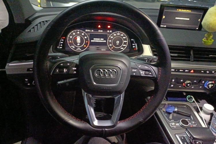 Used Audi Q7 2016 40 TFSI S line Sport Edition Steering Wheel