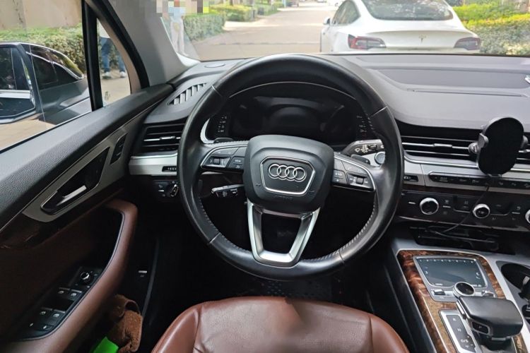 Used Audi Q7 2016 40 TFSI Comfort Model Steering Wheel