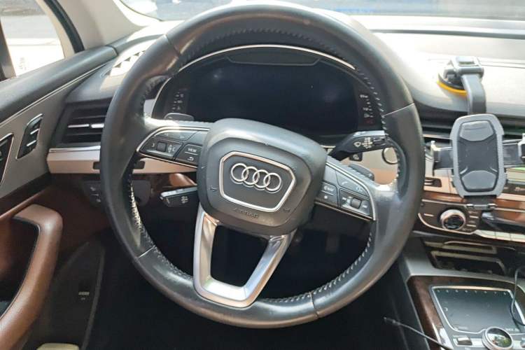 Used Audi Q7 2016 45 TFSI S line Sport Edition Steering Wheel