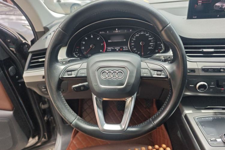 Used Audi Q7 2016 40 TFSI Comfort Model Steering Wheel