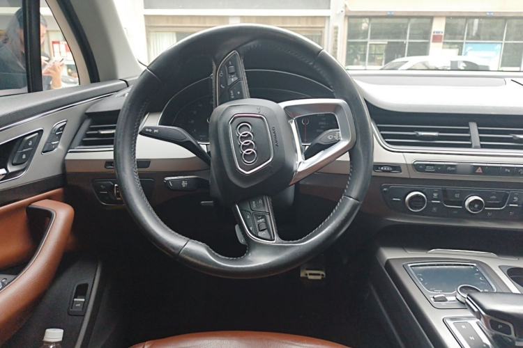 Used Audi Q7 2016 40 TFSI Comfort Model Steering Wheel