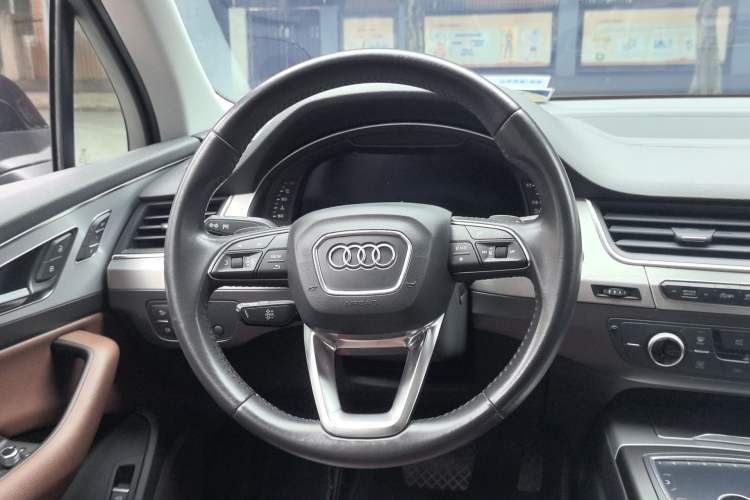 Used Audi Q7 2016 40 TFSI S line Sport Edition Steering Wheel