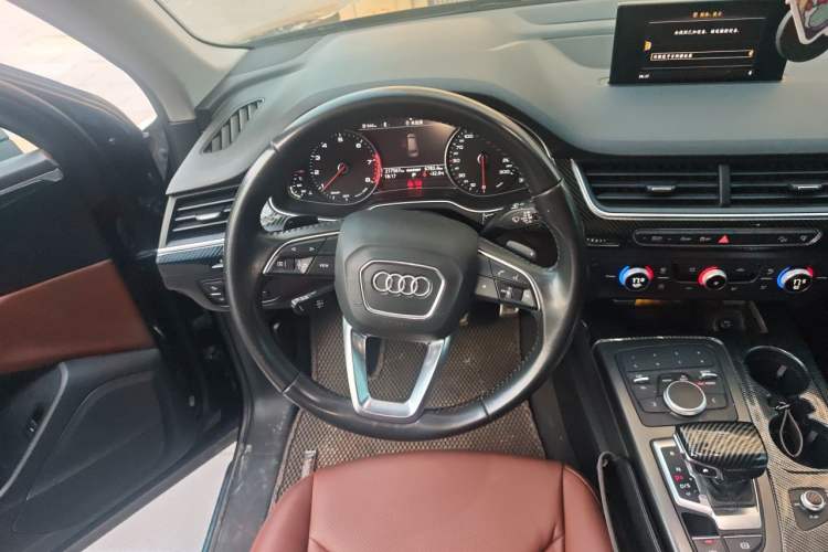 Used Audi Q7 2016 40 TFSI Comfort Model Steering Wheel