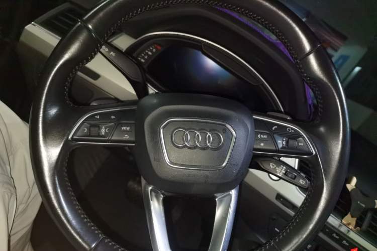 Used Audi Q7 2016 40 TFSI Comfort Model Steering Wheel