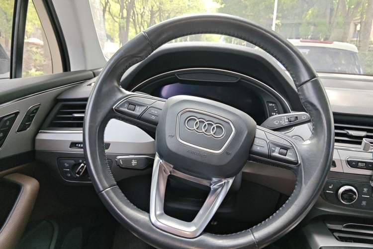 Used Audi Q7 2016 45 TFSI Technology Edition Steering Wheel