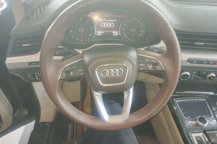 Used Audi Q7 2016 40 TFSI Comfort Model Steering Wheel
