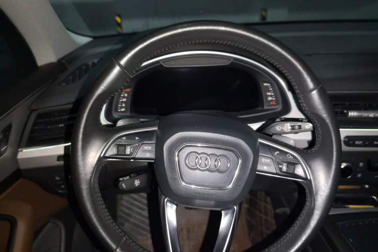 Used Audi Q7 2016 45 TFSI Technology Edition Steering Wheel