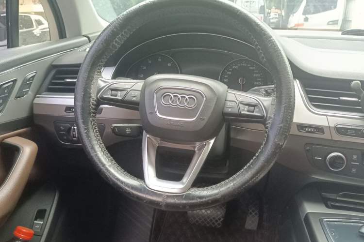 Used Audi Q7 2016 40 TFSI Comfort Model Steering Wheel