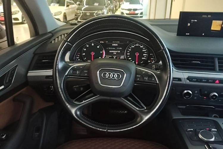 Used Audi Q7 2016 40 TFSI U.S. Specification Steering Wheel