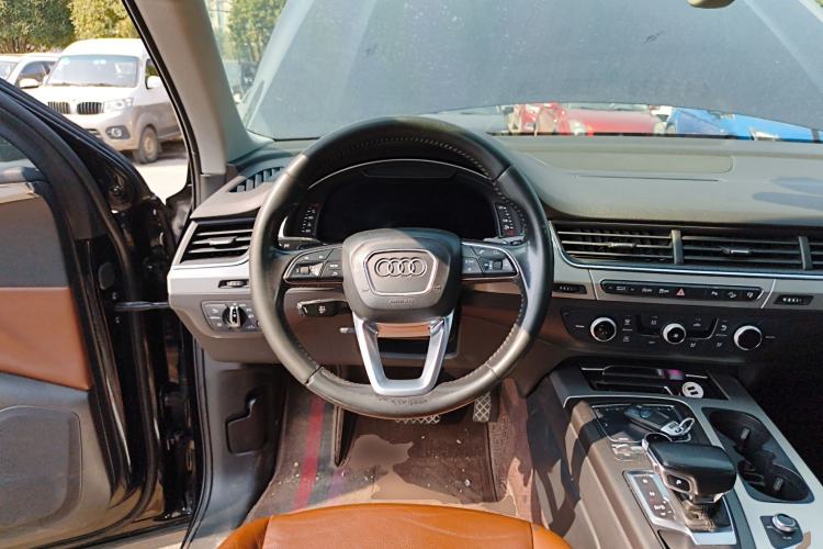 Used Audi Q7 2016 40 TFSI Comfort Model Steering Wheel