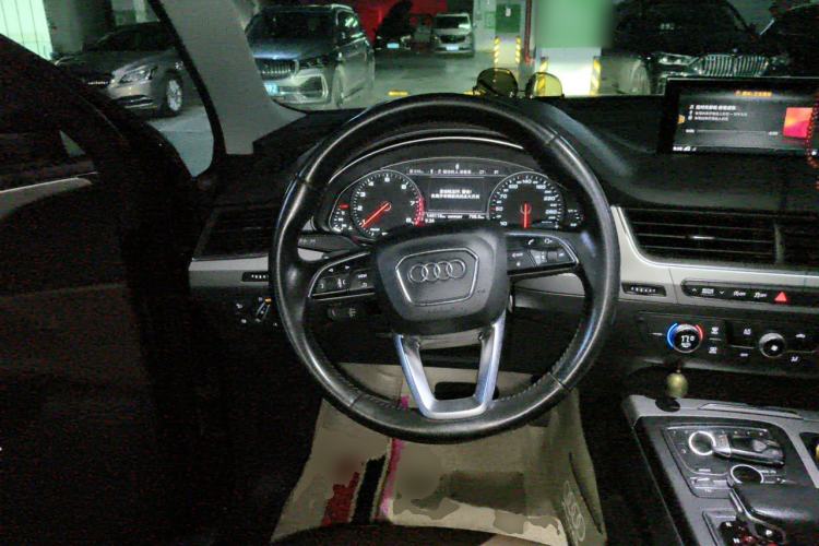 Used Audi Q7 2016 40 TFSI Comfort Model Steering Wheel
