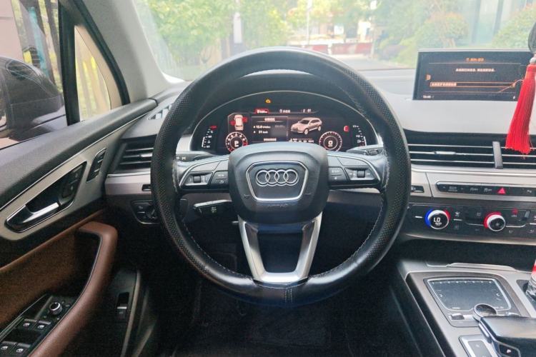 Used Audi Q7 2016 40 TFSI Comfort Model Steering Wheel