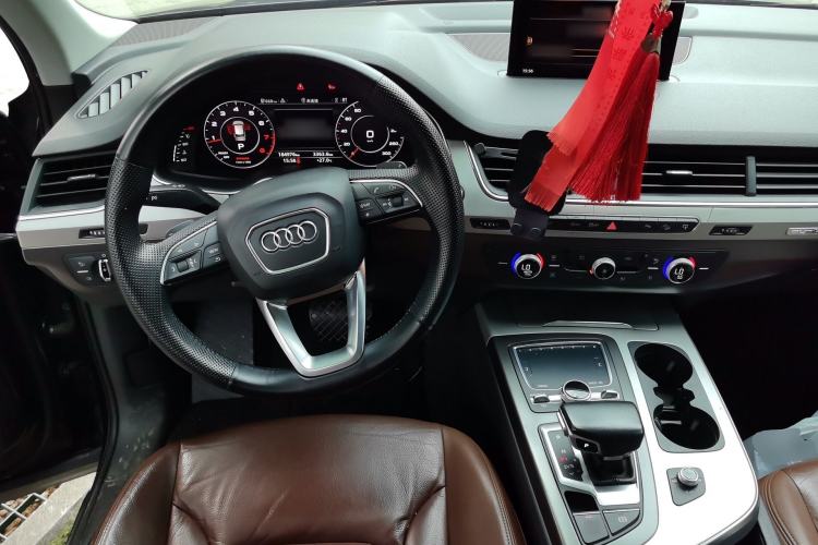 Used Audi Q7 2016 40 TFSI Comfort Model Steering Wheel