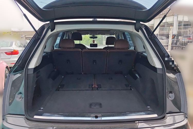 Used Audi Q7 2016 40 TFSI Comfort Model Trunk