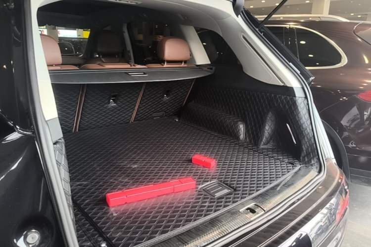 Used Audi Q7 2016 45 TFSI Technology Edition Trunk