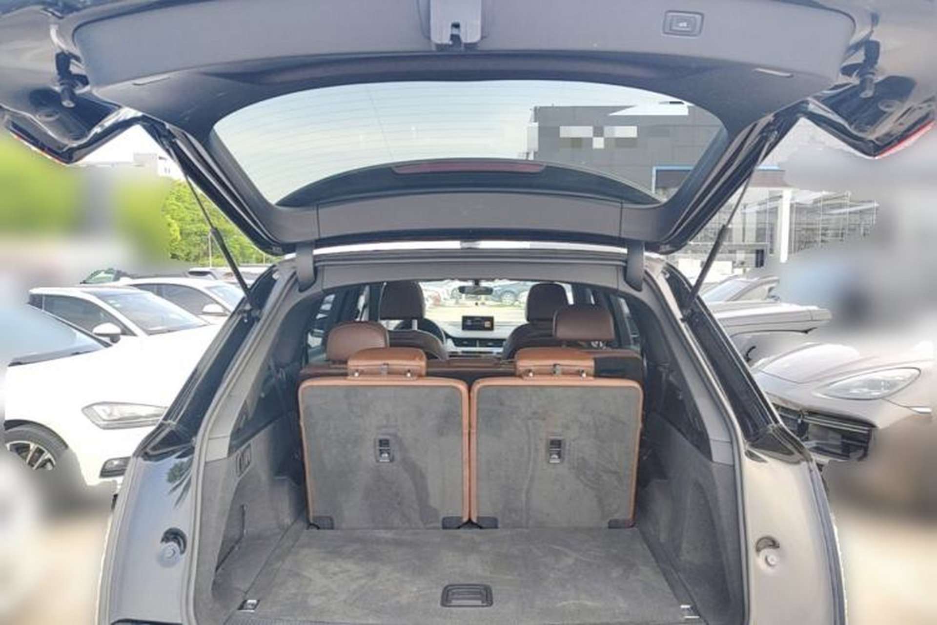 Used Audi Q7 2016 40 TFSI 7 seats Trunk