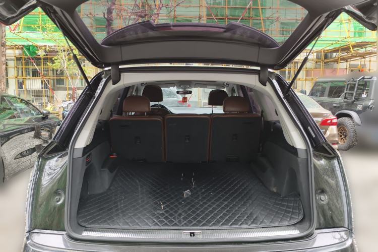 Used Audi Q7 2016 40 TFSI Comfort Model Trunk
